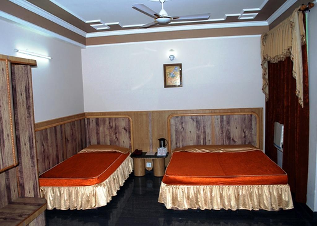 Hotel Chirag International Katra  Pokój zdjęcie